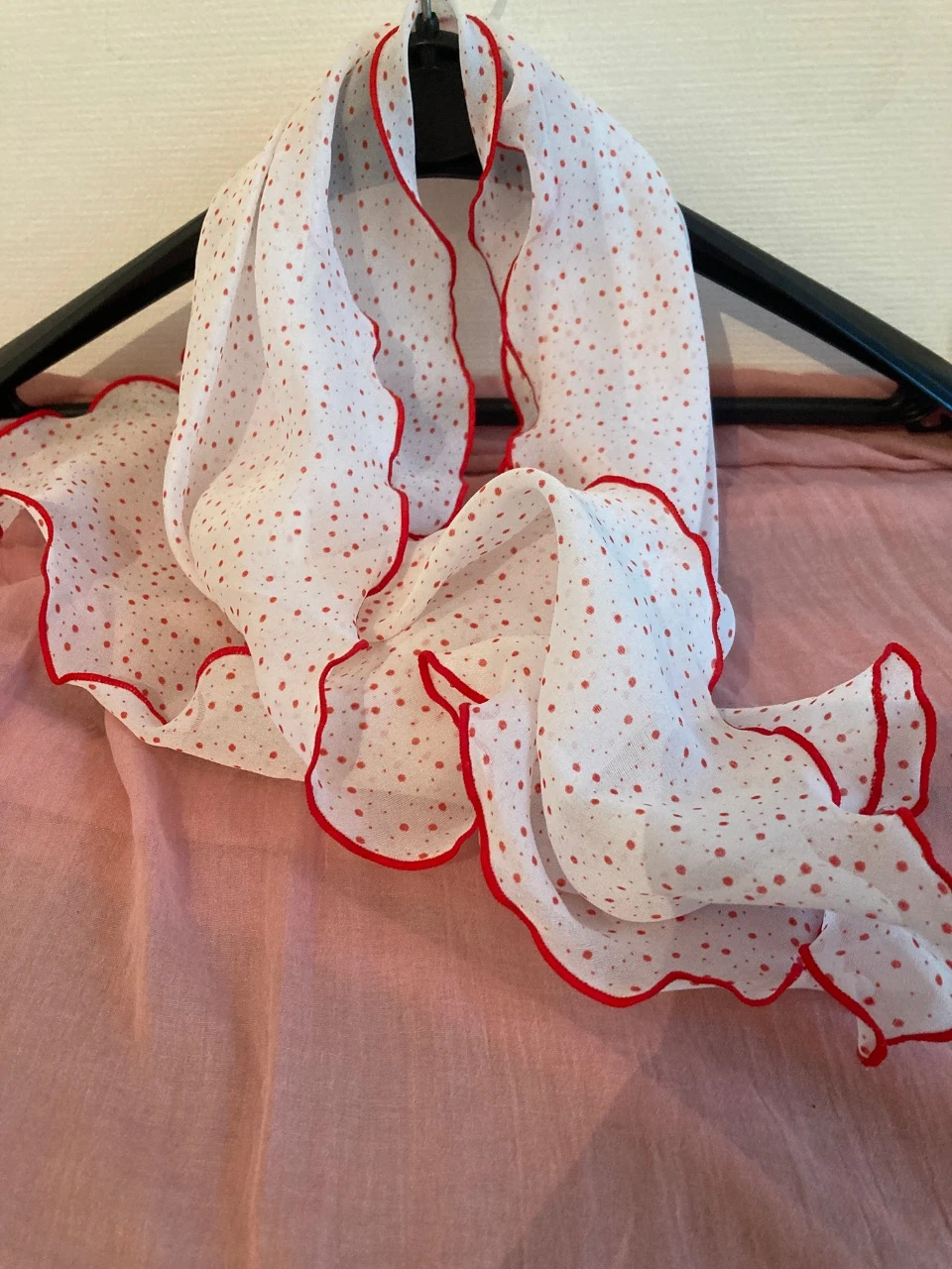 Foulard à pois rétro